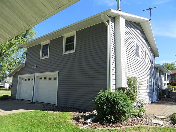 2nd image of 303 W Maple Street