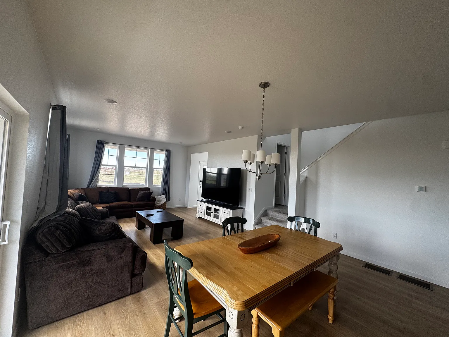 4 bed, 3515 sqft, $1,000 — Photo 3