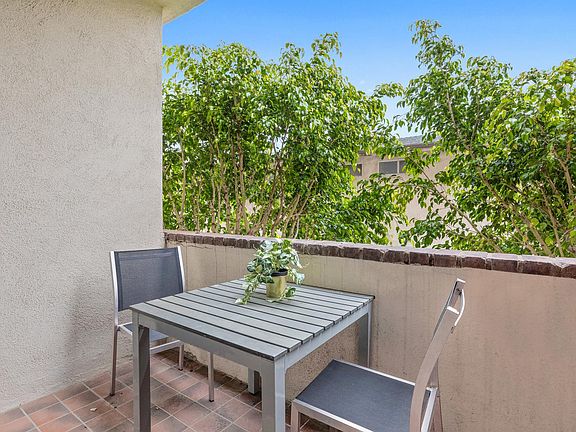 5th image of 1271 Granville Ave APT 208