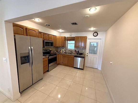 3rd image of 3202 NE 7th Pl