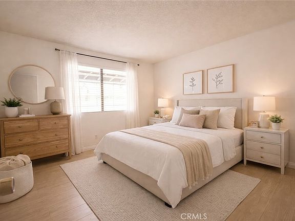 5th image of 915 S Sarah Way
