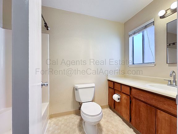 5th image of 29621 Red Oak Ct APT 8