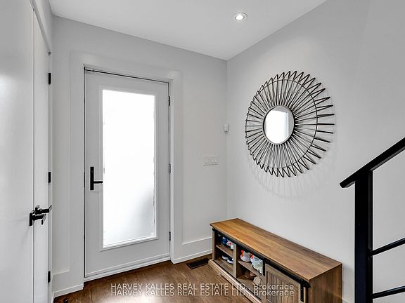 4th image of 378 Elm Rd