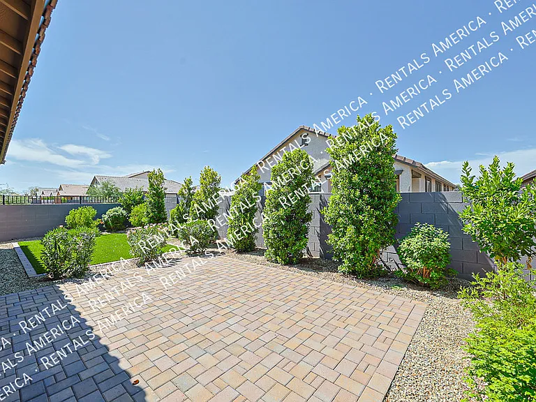 10218 W Piccadilly Rd — Photo 32