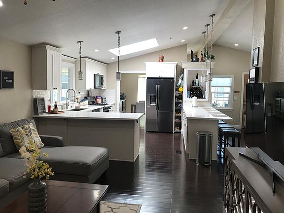 3rd image of 369 Los Encinos Ct