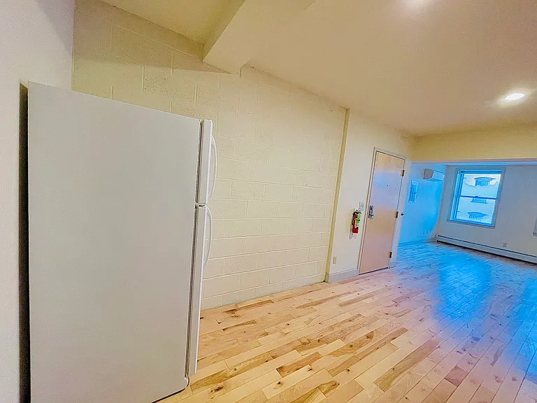 191 College St #303 — Photo 31