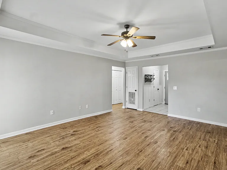 404 Clairemore Cir — Photo 9