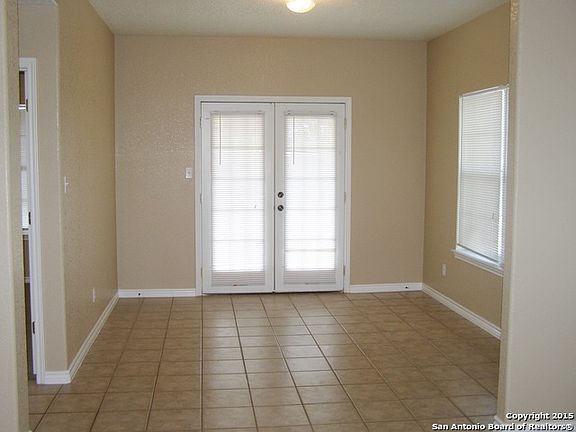 4th image of 1131 Iris Crescent Dr