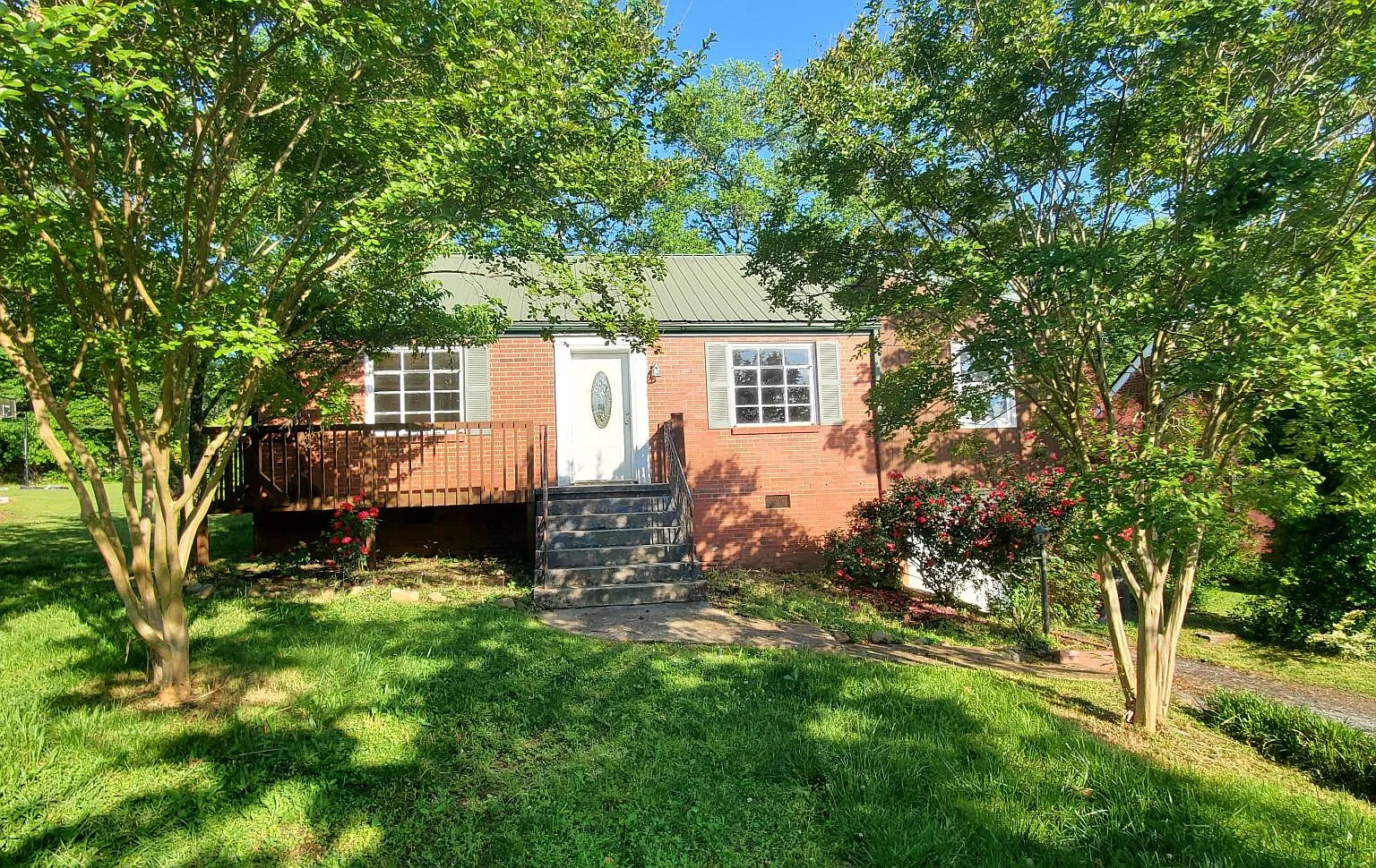 3 bed, 1470 sqft, $1,445 — Photo 1