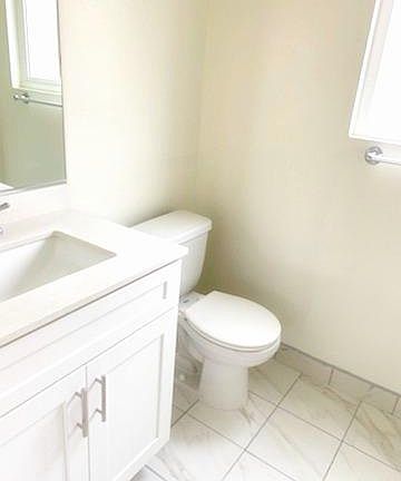 5th image of 1735 Peyton Ave #3078