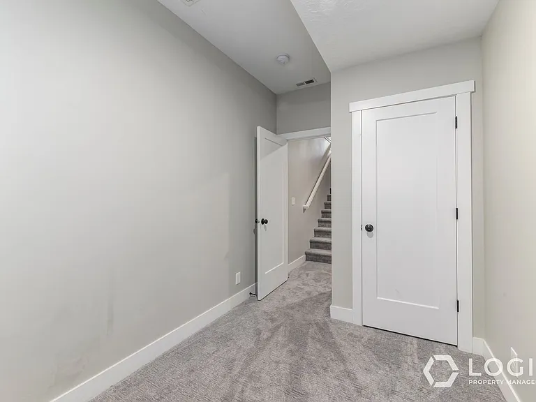 935 W 200 N — Photo 11