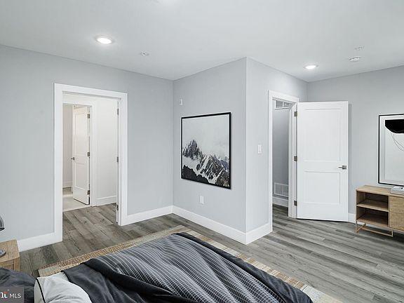 4th image of 2017 E Susquehanna Ave #2