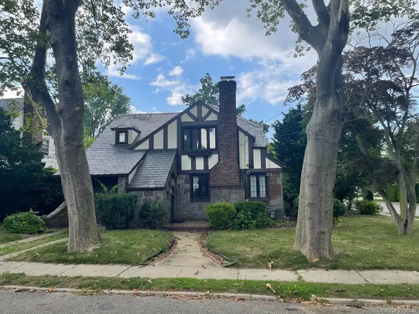 146 Malverne Avenue, Malverne, NY 11565