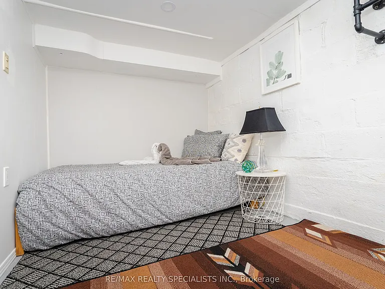 4397 Homewood Ave — Photo 25