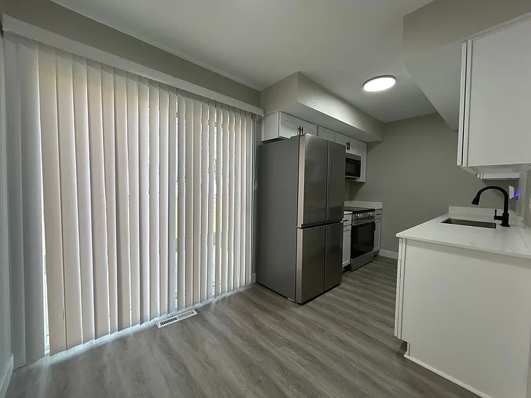 809 Lindenwood Dr S — Photo 1