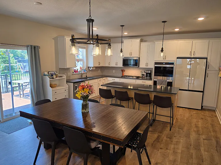 14021 Cheshire Ln N — Photo 8