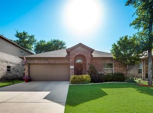 1116 Edgewater Dr, Azle, TX 76020