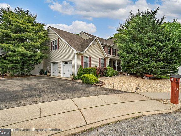 3rd image of 3 Camelot Ct