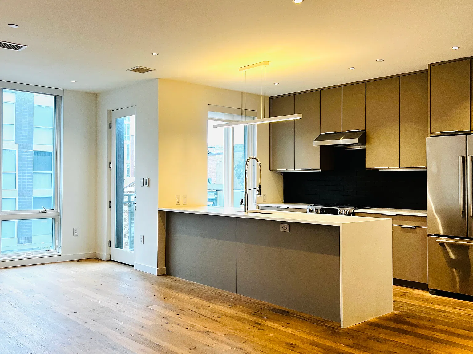 2 bed, 1170 sqft, $2,899 — Photo 3