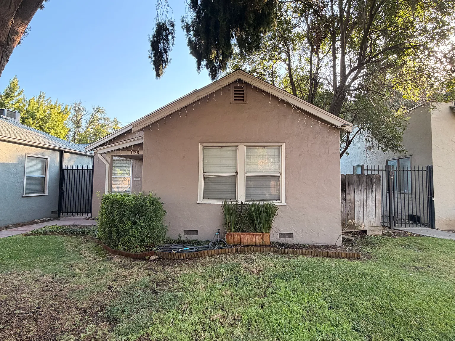 2 bed, 650 sqft, $1,899 — Photo 1