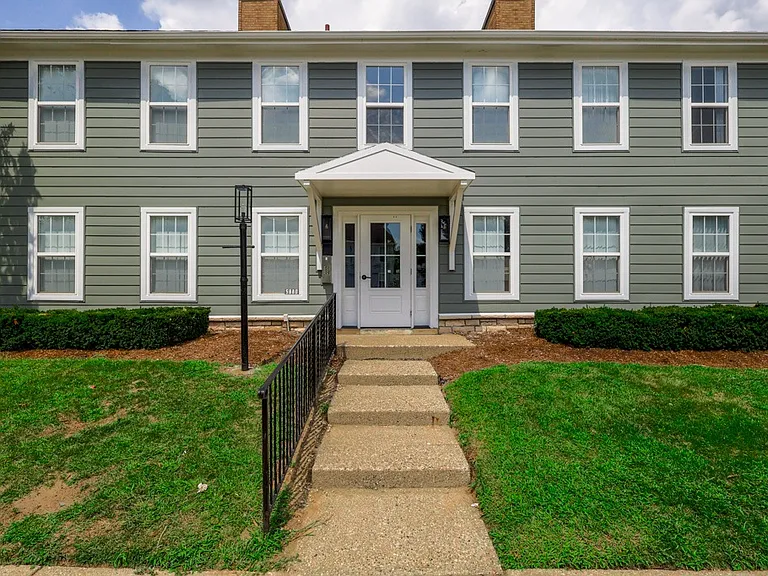 Whethersfield Apartments — Photo 42