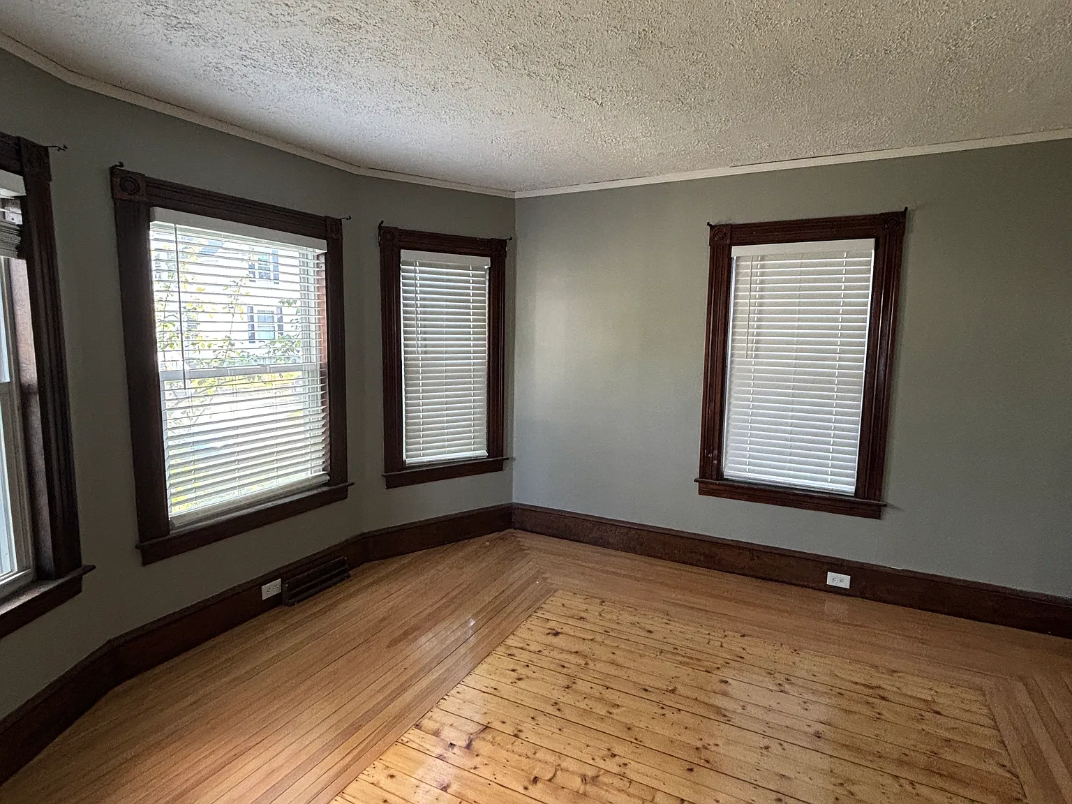 2 bed, 1200 sqft, $1,950 — Photo 3