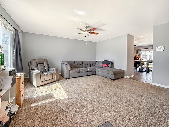 5th image of 812 Mulford Ln