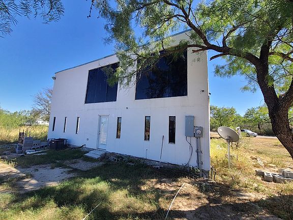 4th image of 230 Roosevelt St