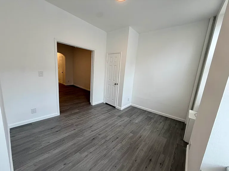 712 9th Ave #2B — Photo 2