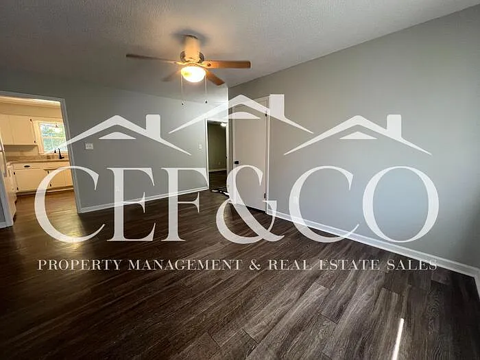 2 bed, 1.0 bath, 915 sqft, $1,050 — Photo 2