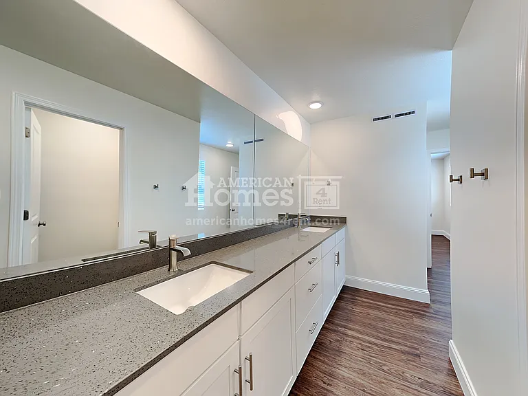 2625 W 3290 S — Photo 12