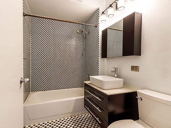 5th image of 4-74 48th Ave APT 5Y