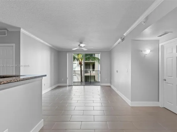 6861 SW 44th St APT 204, Miami, FL 33155