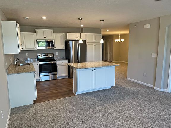 3rd image of 5243 Hazeltine Ln