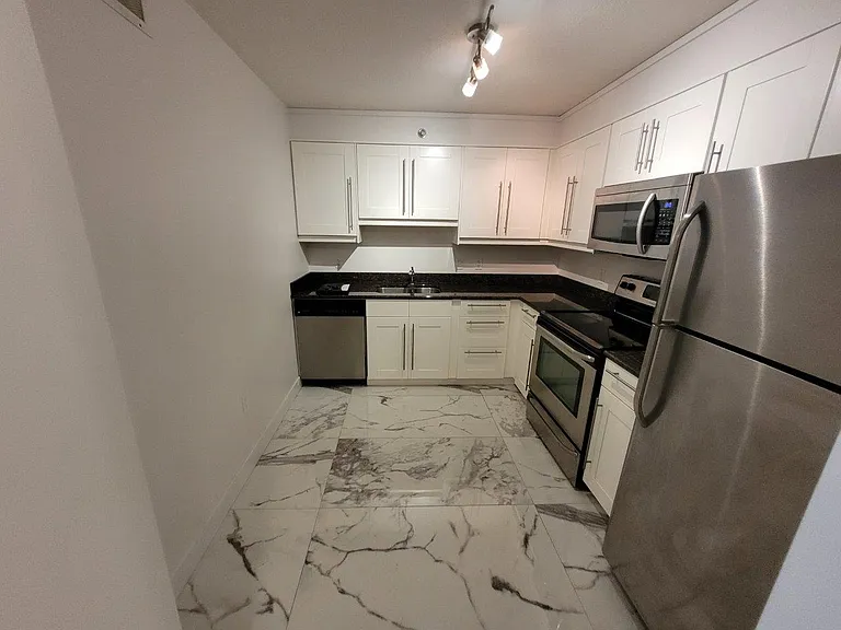 537 4th Ave N #105 — Photo 5