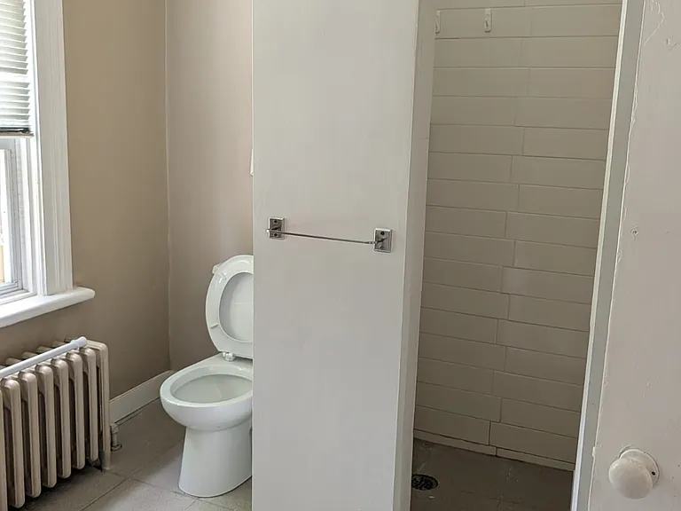 52 Wellington St S #2 — Photo 8