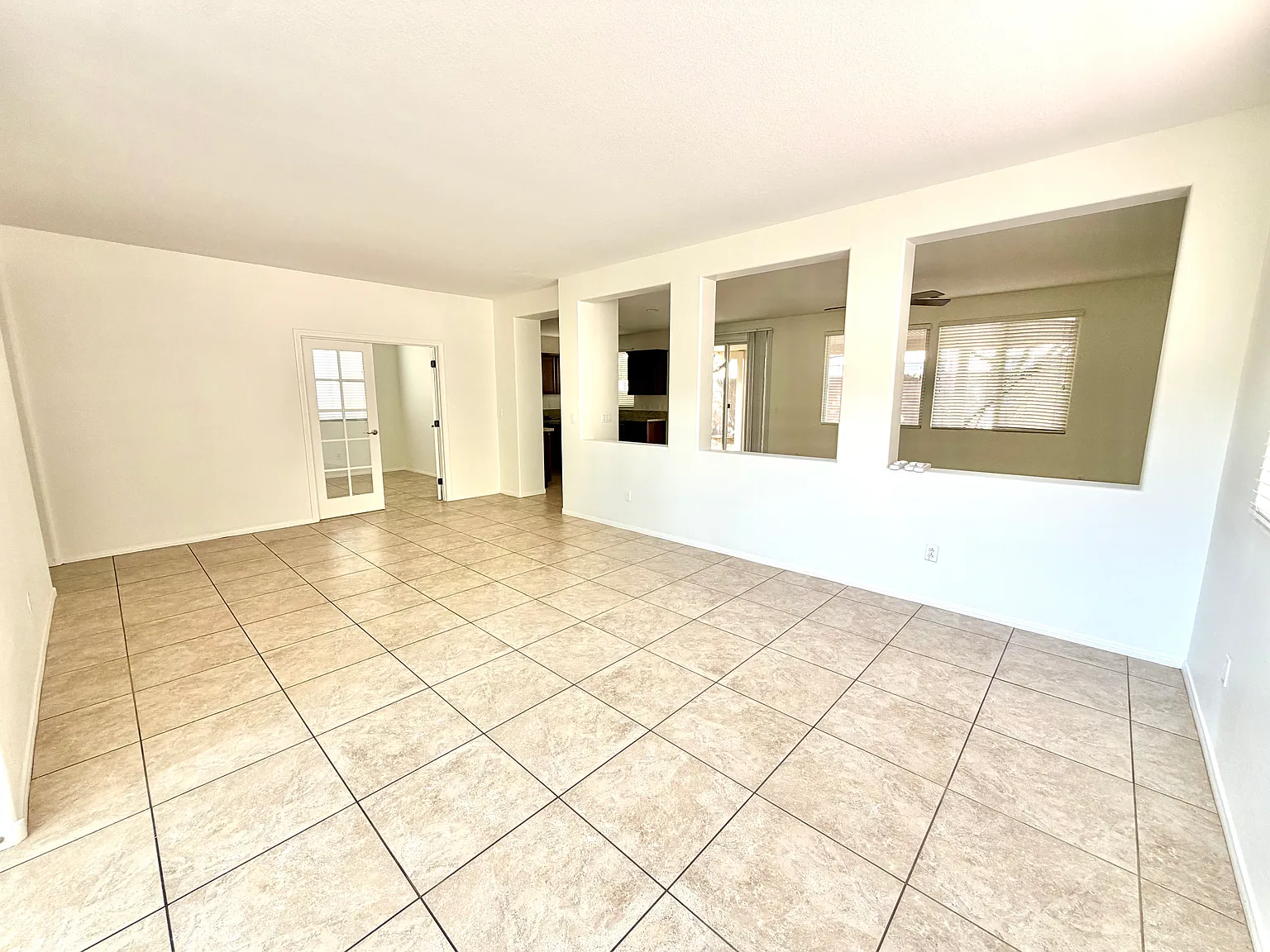 4 bed, 2612 sqft, $2,575 — Photo 3