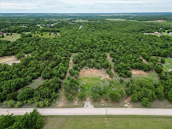 3rd image of 385 Hilltop Dr