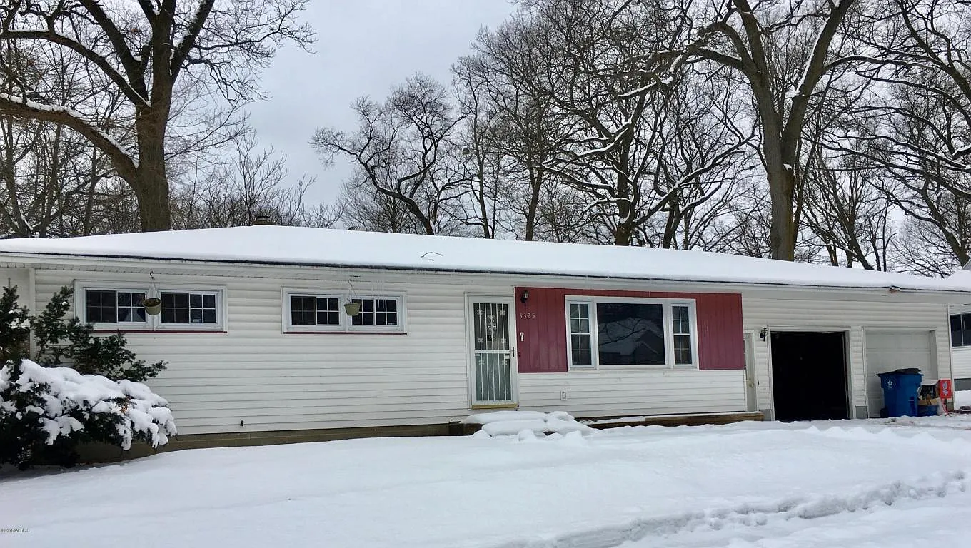 3325 Leahy St photo 1