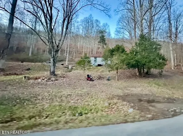 921 Valley Spring Rd, Rose Hill, VA 24281