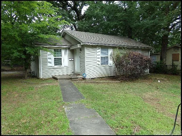 901 S Harrison St — Photo 1