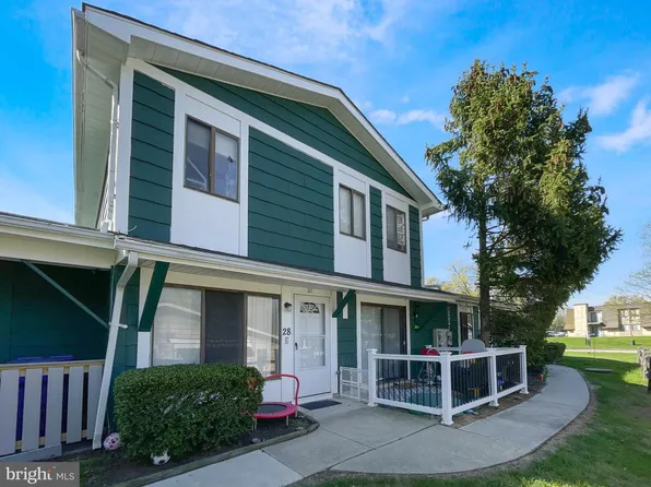 28 Birchwood Ct, Paulsboro, NJ 08066
