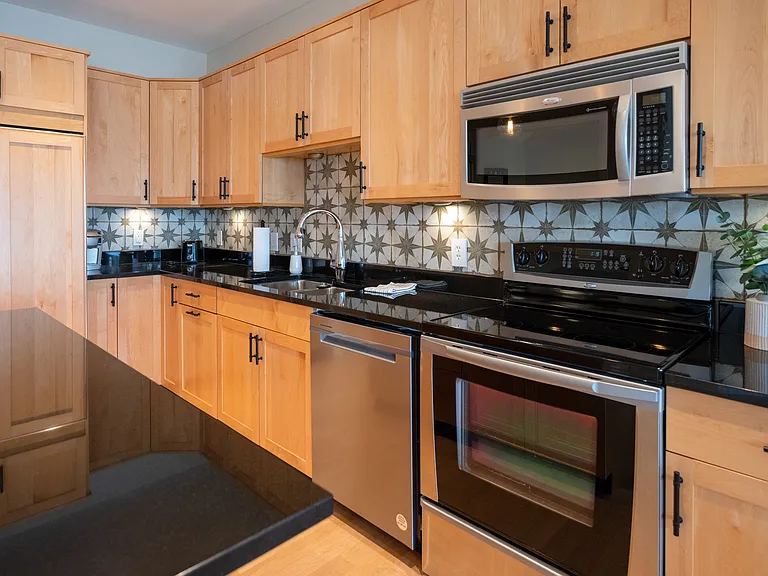 917 W Savidge St #27 — Photo 11
