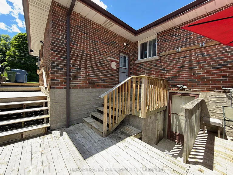 53 Guelph St #UPPER — Photo 10