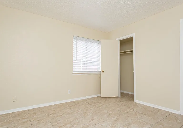Cedarwood Apartments — Photo 10