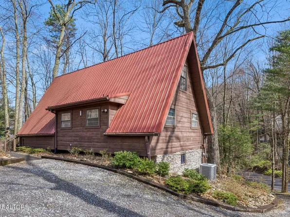 1235 N Baden Dr, Gatlinburg, TN 37738