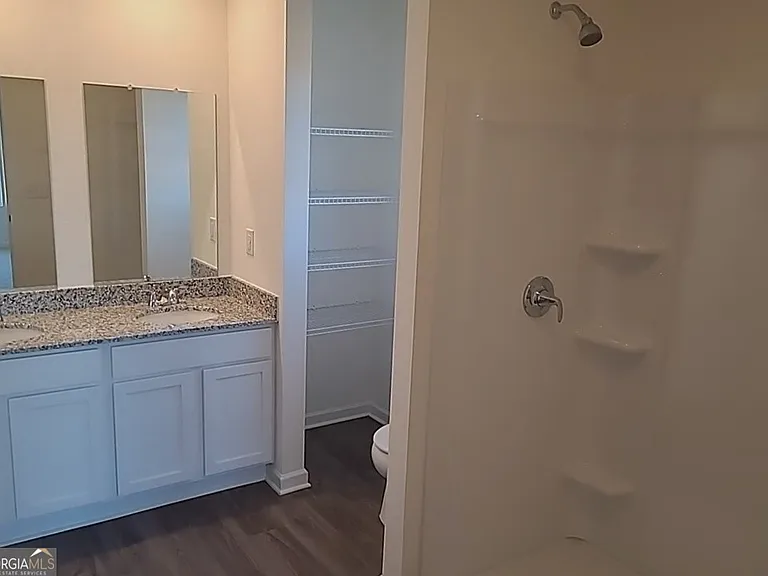 1041 Clifton Ct — Photo 4