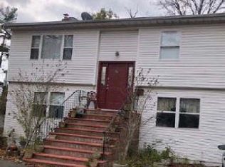 74 Manetto Hill Rd, Plainview, NY 11803