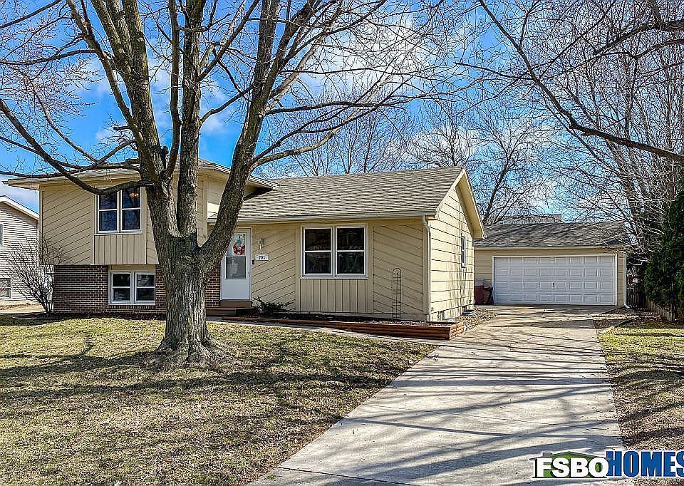 1st image of 701 NW Chapel Dr
