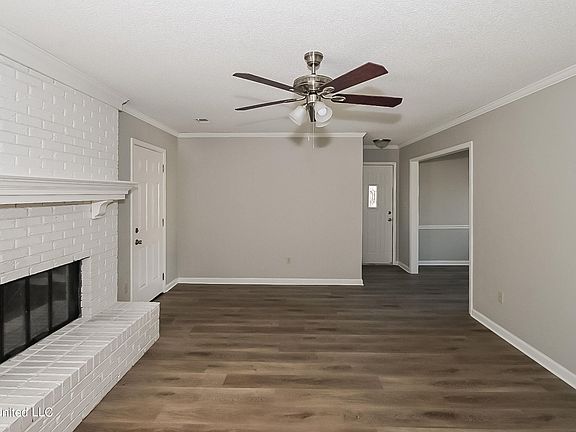 3rd image of 851 Clarington Dr